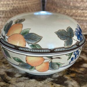 Mikasa Intaglio Garden Harvest butter pat/condiment dish trinket dish